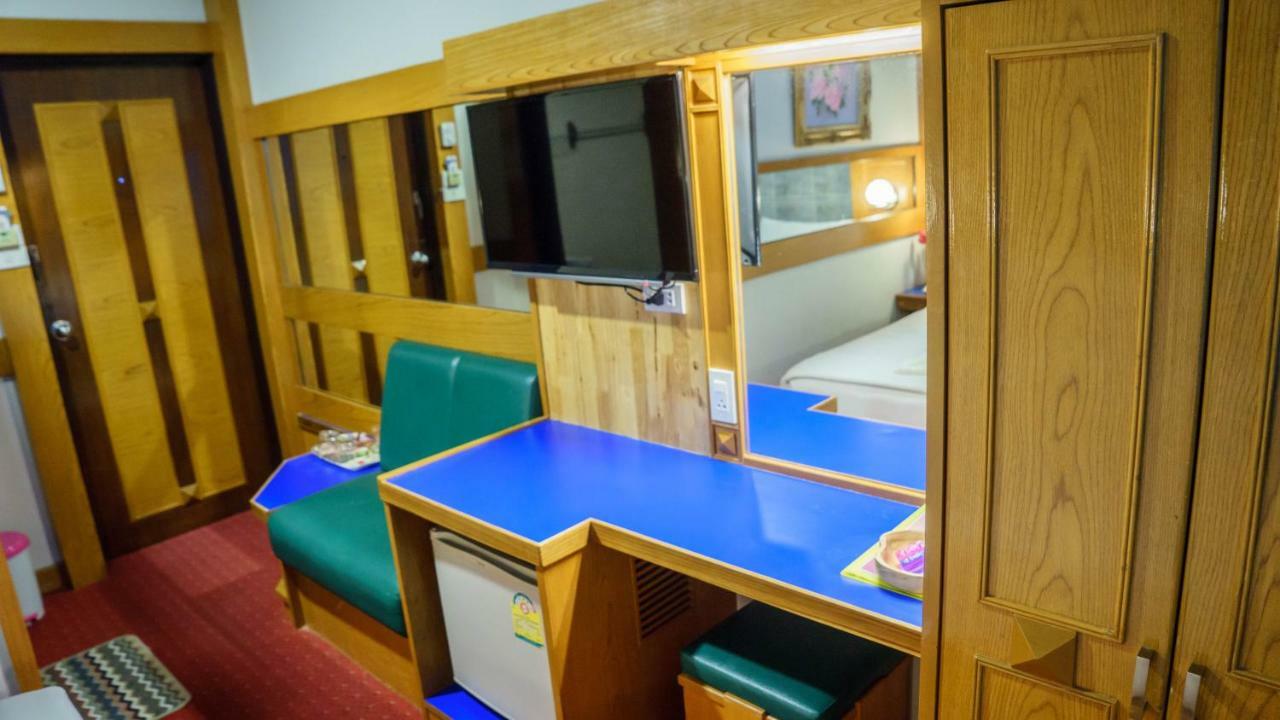 Siri Hotel Nakhon Ratchasima Bagian luar foto